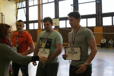  Súťaž v armwrestlingu 