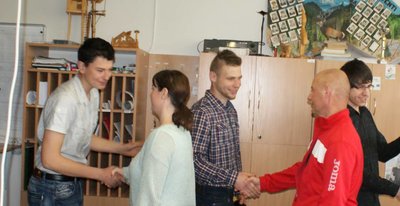 Lúčenie maturantov pred odchodom na akademický týždeň 