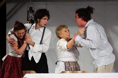 Divadelné predstavenie v kine Javor 