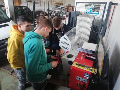 CNC stroj na našej škole 