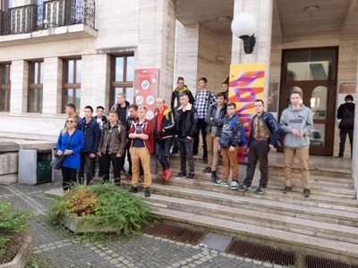 Divadelné predstavenie A je tu zas 